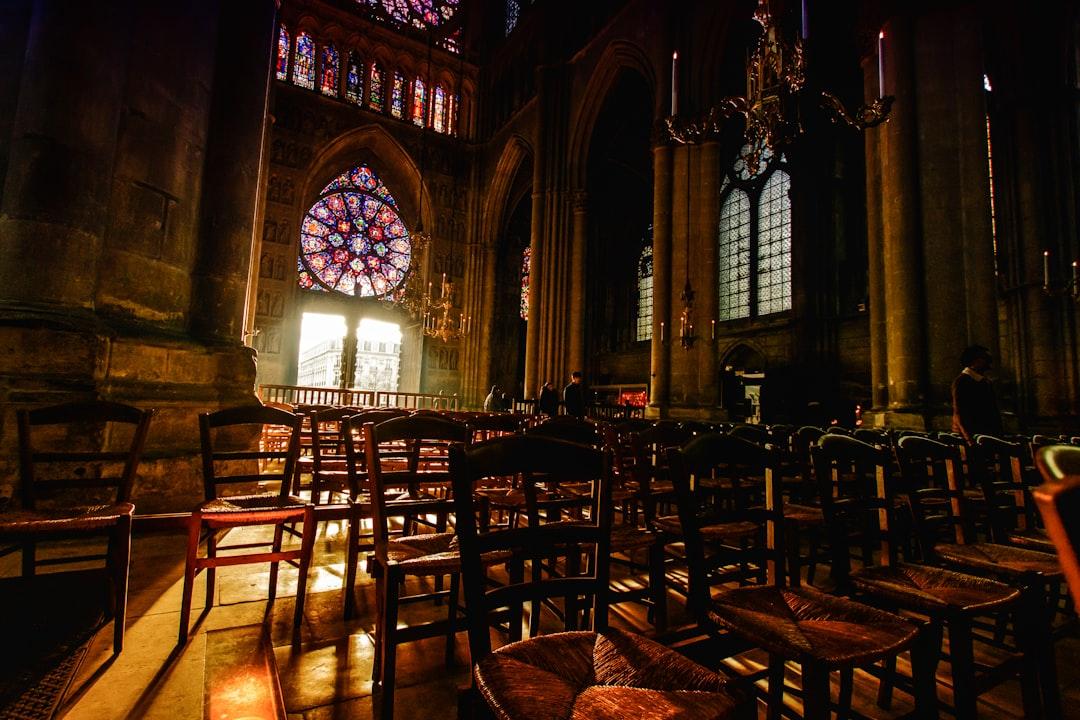 I was walking through the corridors of Our Lady Of Reims (Notre Dame De Reims, Reims, France) and I saw this. Not the photo itself, but the ambience, the lights, the colours, the shadows… and I loved it. It reminds me some video games, like Assassin’s Creed, with a mysterious and romantic atmosphere